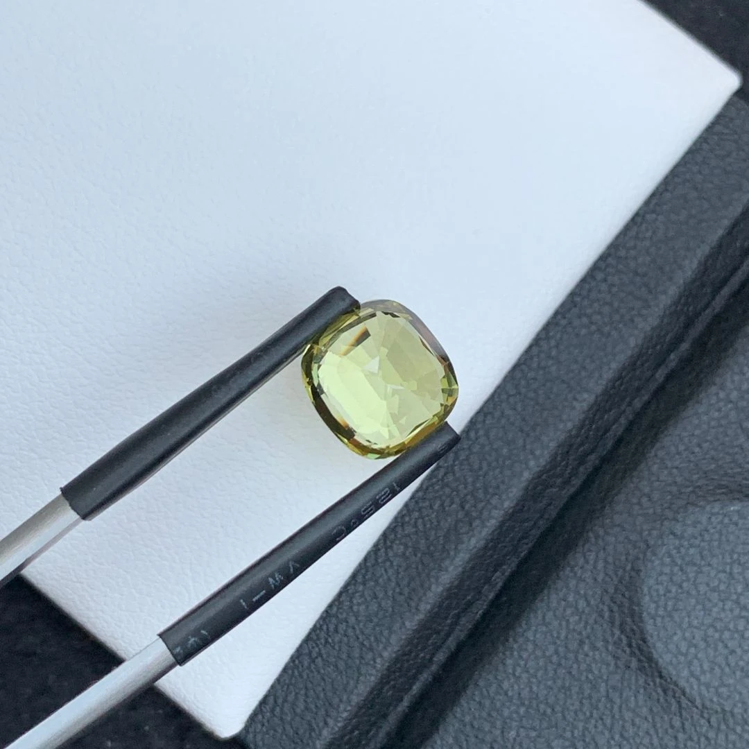 4.27 ct Natural Vivid Yellow Sapphire Cushion Shape Loose Gemstone — view 10